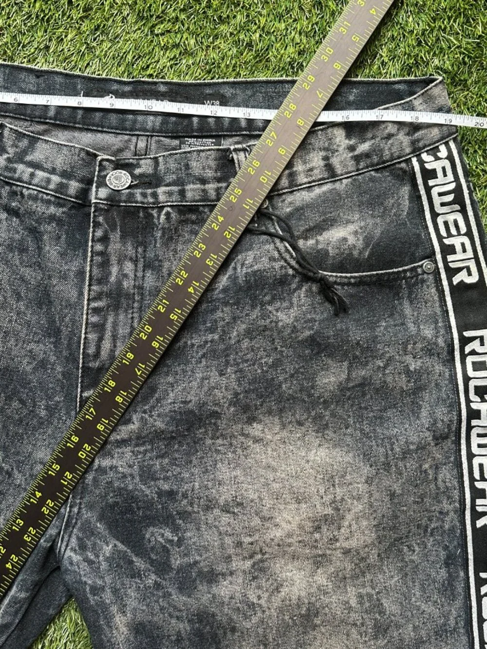 Vintage Rocawear Spellout Logo Side Tape Acid Wash Denim Shorts Black Men's W38